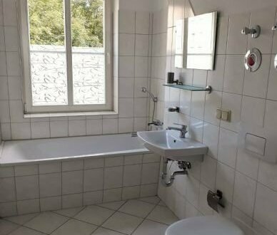 eine schöne Singlewohnung in zentraler Lage mit Wanne