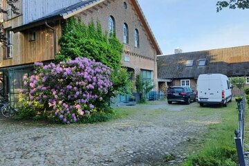 Zauberhaftes Loft über 3 Ebenen in Halstenbeker Baumschulanwesen