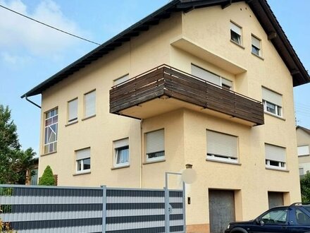 3 Familienhaus + kleines EFH + Halle mit ca. 250 m² Fläche