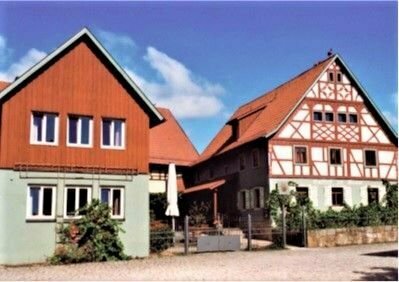 Gasthof mit Biergarten auf 870 m², 8 Gästezimmer und Appartements – 19 Betten, im Weiler Querbachshof bei Bad Neustadt…