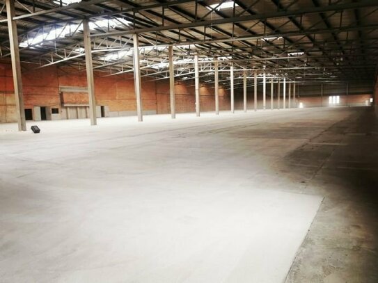 Sehr interessante Gewerbehallen ,Remise und Freiflächen bis 10.000m² zur Miete.