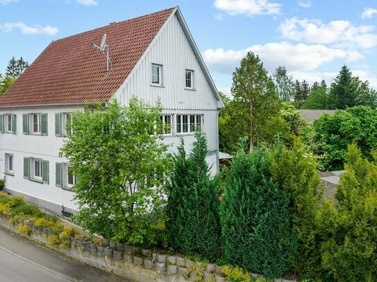 Charmantes Zweifamilienhaus in zentraler Lage von Ostrach