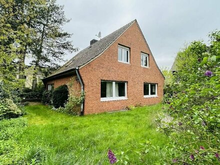Freistehendes Einfamilienhaus mit großen Garten im friesischen Stil in Lank-Latum!