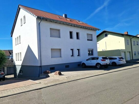 Vermietes Mehrfamilienhaus mit 4 separaten Wohneinheiten in Oberhausen-Rheinhausen
