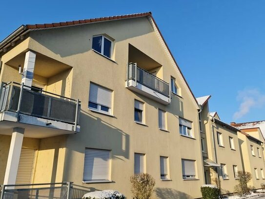 Schöne EG-Wohnung mit Balkon und PKW-Stellplatz