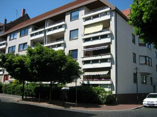 Top-moderne Wohnung, Loggia, EBK, ggfs. Garage