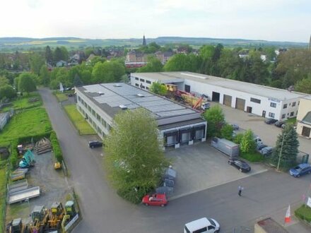 **Ca. 1.300 m² Hallenfläche/Bürofläche/Rampen- und ebenerdige Tore mit Lastenaufzug zu vermieten**