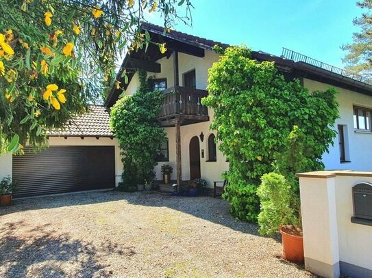 Weg von Großstadthektik -hin zur Natur. Weitläufiges Landhaus in erhabener Lage