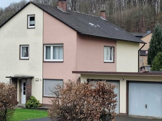 Preisreduzierung! Gepflegtes Zweifamilienhaus mit Doppelgarage auf großzügigem Grundstück in Pungelscheid