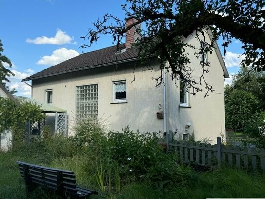 Einfamilienhaus mit großem, ebenem Grundstück im Zentrum von Bad Laasphe zu verkaufen.