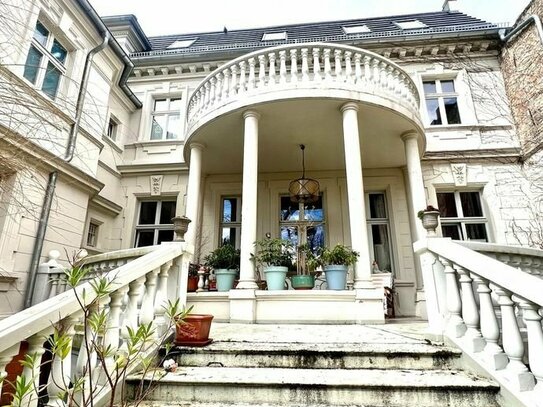 LEHNITZSEE-IMMOBILIEN: Ehemaliges Herrenhaus mit 6 WE