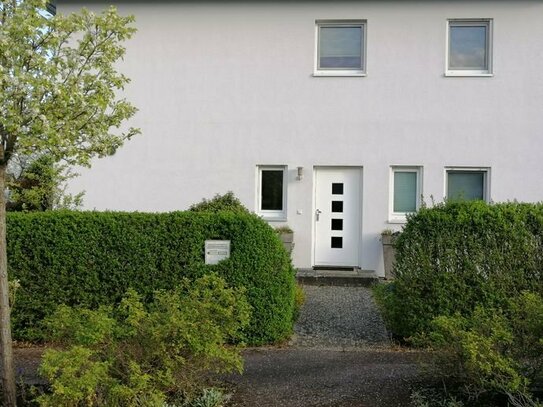 Grosbliederstroff/Frankreich: Freistehende Walmdachvilla Niedrigenergiehaus mit schönem Garten