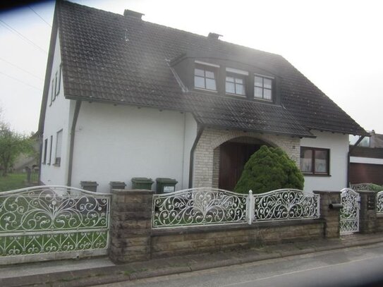 grosse, schöne, Erdgeschosswohnung mit Wintergarten