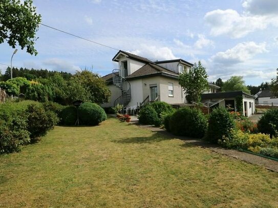 Bungalow mit großem Garten und Einliegerwohnung in Waldweiler