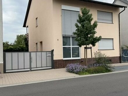 Gepflegtes Haus mit modernem Grundriss in gewachsener Wohngegend von Waghäusel-Kirrlach