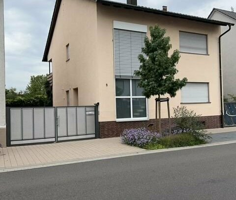 Gepflegtes Haus mit modernem Grundriss in gewachsener Wohngegend von Waghäusel-Kirrlach