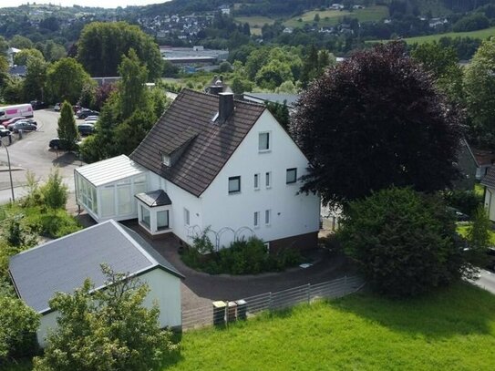 Attraktives Einfamilienhaus mit Wintergarten in Bad Berleburg-Stadt