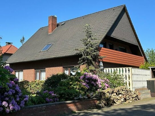 Loxstedt-Stinstedt: Attraktives Zweifamilienhaus mit Wintergarten und Außenpool