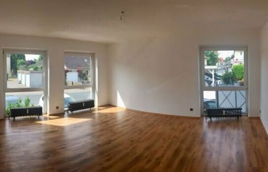 Schöne lichtdurchflutete 2,5 Zimmer-Wohnung mit Balkon