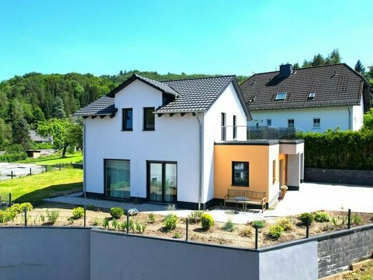 Ruhig gelegener, freistehender Neubau mit Garten, Balkon, Terrasse und Garage in Gerolstein