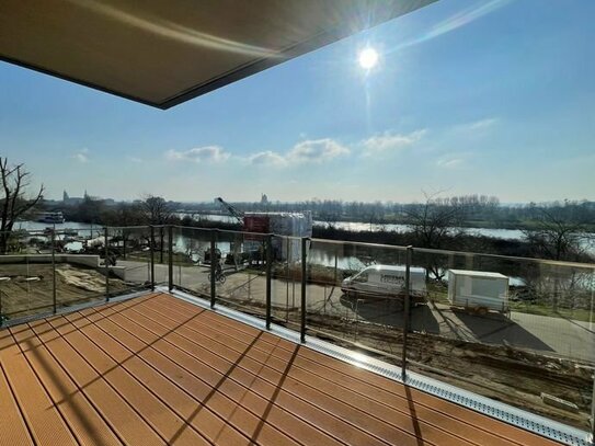 *Erstbezug mit Traumblick - HafenCity - großzügige und moderne 3-Raumwohnung mit Balkon - direkt an der Elbe*