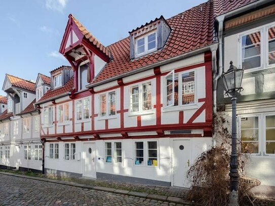 Liebevoll denkmalgerecht saniertes Wohnhaus des 18. Jahrhunderts im Herzen Flensburgs