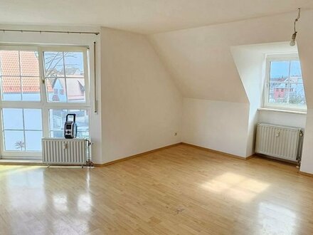 Neu Renoviert - Wohnen mit sonnigen Aussichten - Gepflegte attraktive 2 Zimmer Wohnung mit herrlicher großer Dachterras…