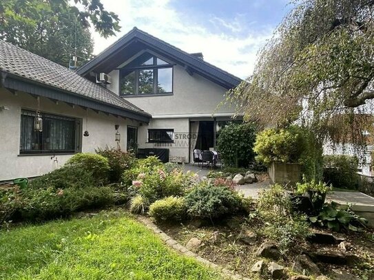 Stilvolles Einfamilienhaus mit offener Architektur, tollem Garten und Einliegerwohnung