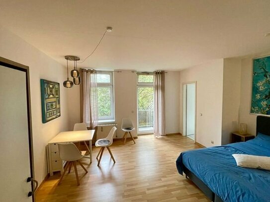 Vollmöbliertes Apartment mit Balkon in Friedrichshain