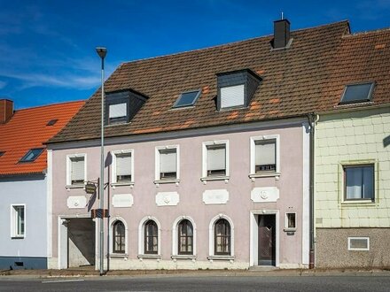 Großes Wohnhaus mit Ladenlokal und Werkstatt, Bexbach.