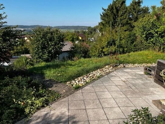 Dreifamilienhaus - Weitblick, Grundstück mit 1731 m² Fläche, große Garage, Veranda