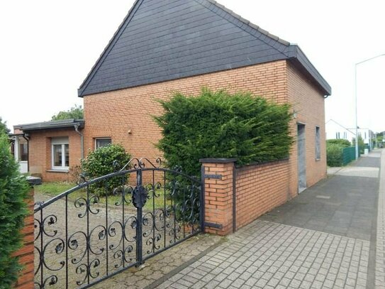 Bevorzugte Wohnlage in Moers - freistehendes Einfamilienhaus mit Garage und Garten