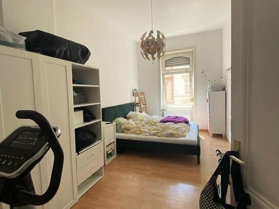 Altbaucharme - Schöne, gemütliche und ruhige 3-Zimmer-Wohnung in der City mit Einbauküche. WG-geeignet!