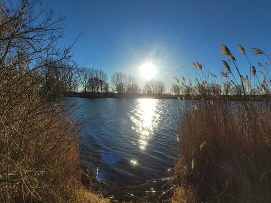 großes Grundstück am Badesee - Bebauung mit Funktionsgebäude (max. 49 % wohnen) oder Freizeitnutzung möglich