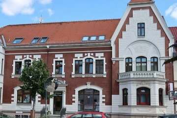 Großzügige Dachwohnung mit Kamin und Aufzug in Zerbst