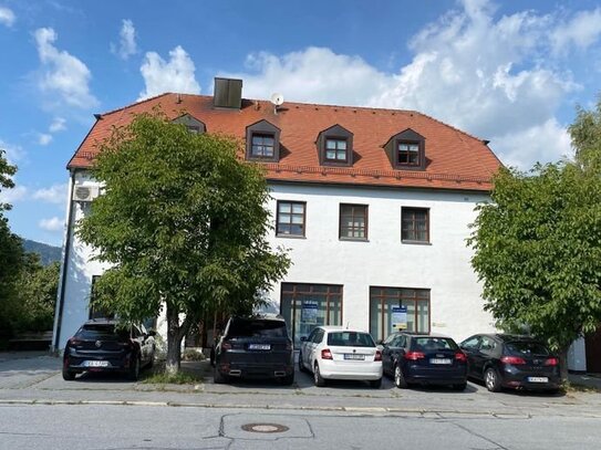 Ca. 110 m² große, gepflegte Gewerbefläche in zentraler Lage von Lalling zu vermieten.