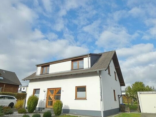 Longkamp: bezugsfertiges 1-2 Familienhaus mit großzügigem Grundstück, Garage und Carport