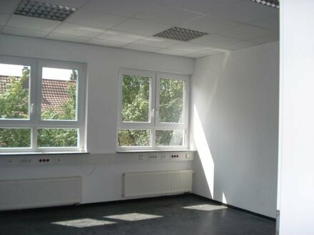 Schorndorf: Einzelbüros in Büroetage (OG) zu vermieten