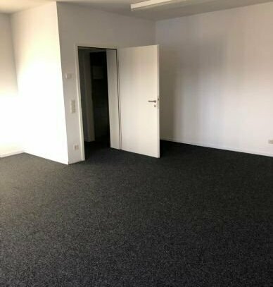 Daimlerstr. 32 Forchheim (2 Min v. A73) Büro/Praxisräume 240qm in EG u 1. OG zu vermieten