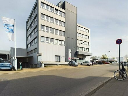 Neu renovierte Büroetage im Gewerbegebiet von Neuss!