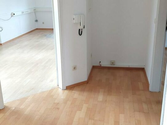 Exklusive - helle 2 Zimmer Wohnung mit 79,46 m², WC und Bad mit Badewanne, 2 Balkone direkter Aufzug in sehr ruhiger La…