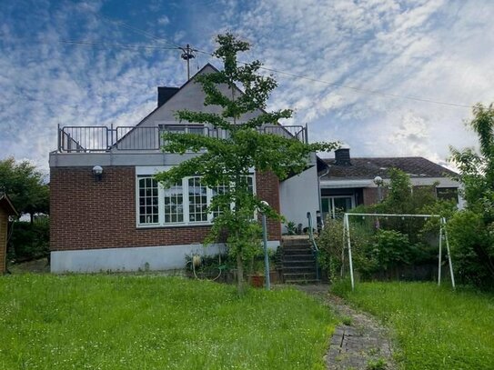 Einfamilienhaus mit ELW und schönem Gartengrundstück in ruhiger Wohnlage