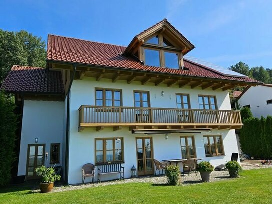 Exklusives EFH in zeitlosem Landhaus-Stil - tolle Lage mit Aussicht und Garten - *PROVISIONSFREI*