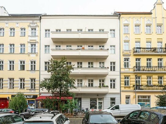 Altbauliebe im Samariterkiez - unsanierte 3-Zi.-Wohnung mit Balkon in Friedrichshain