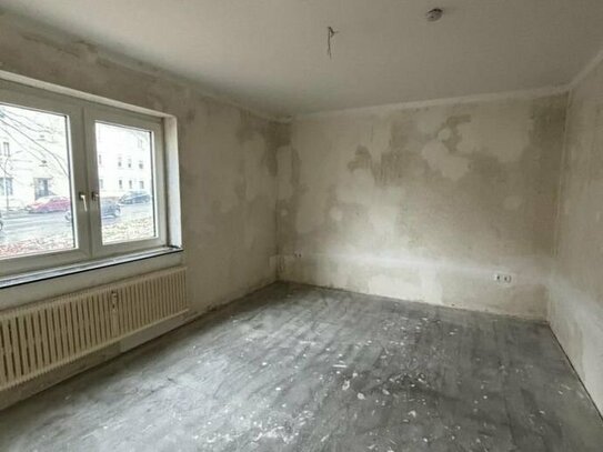 Freie 2,5 Zimmer Erdgeschoßwohnung mit neuem Bad und Balkon! !