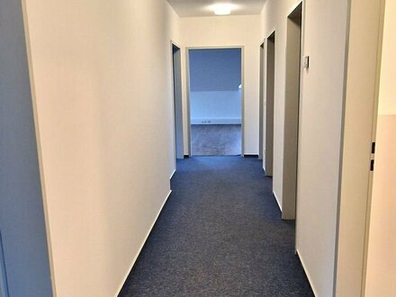 Ab sofort - Modernes Büro (113m², 3 Büroräume, 1 Küchenraum, 2 WCs, 1 Abstellraum)