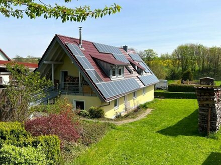 Preisanpassung! Ein- bzw. Zweifamilienhaus mit Doppelgarage und Garten!