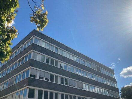 Stadtnahe Büroflächen über 3 Etagen zu vermieten!