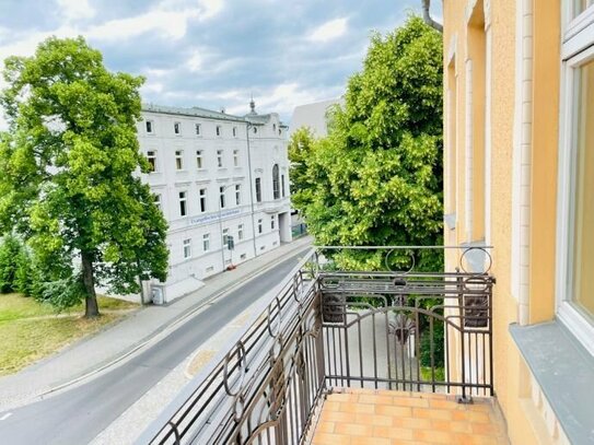 Zentrale Lage: Sanierte 4-Zimmer-Wohnung im Altbau mit zwei Balkonen