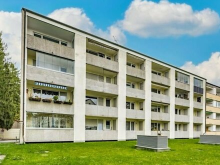 Großzügige 2,5 Zimmer Wohnung mit sonniger West-Loggia